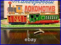 Vintage wind-up tin train Toy locomotive Soviet steam train Shunting locomotive
